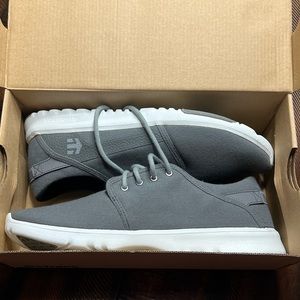 BRAND NEW Men size 11 Etnies